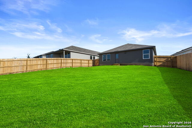 Listing photo id 19 for 744 Horsetail Ln