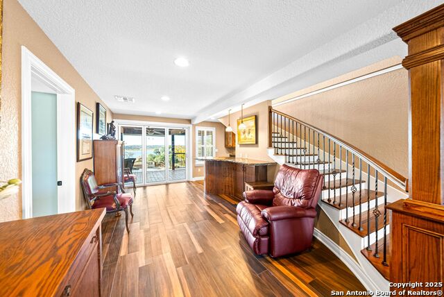 Image 11 of 52 For 435 Carpenter Dr