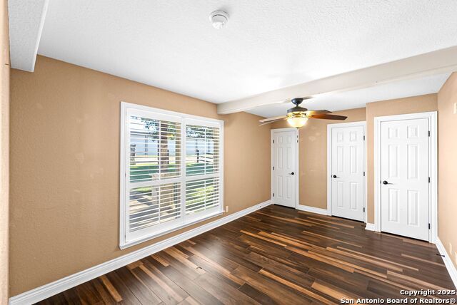 Image 18 of 52 For 435 Carpenter Dr