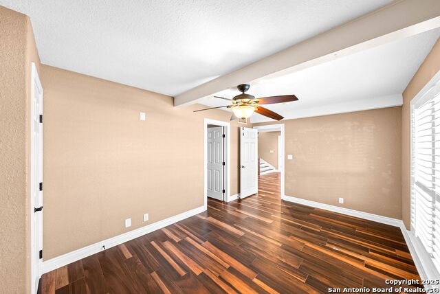 Image 19 of 52 For 435 Carpenter Dr