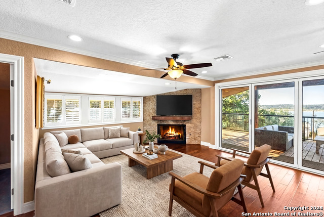 Image 22 of 52 For 435 Carpenter Dr