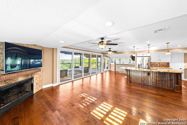 Image 24 of 52 For 435 Carpenter Dr