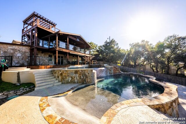 Image 3 of 52 For 435 Carpenter Dr