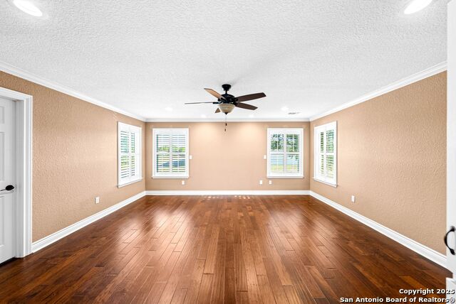 Image 30 of 52 For 435 Carpenter Dr