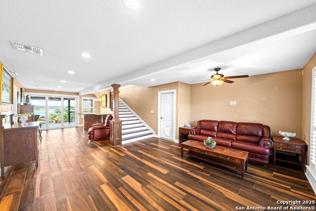 Image 6 of 52 For 435 Carpenter Dr