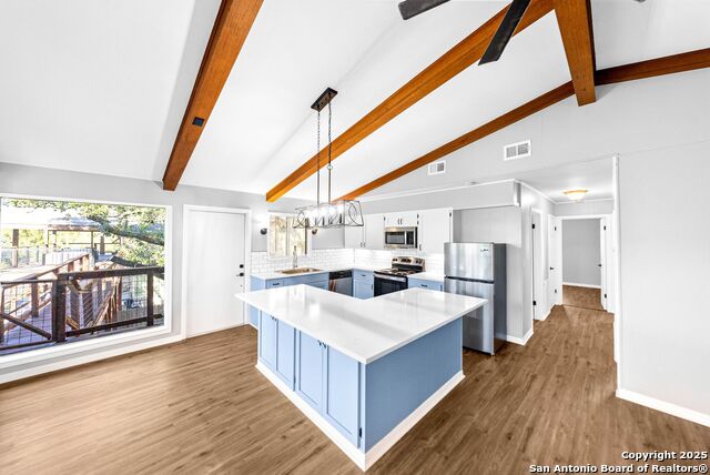 Image 12 of 29 For 423 Carpenter Dr