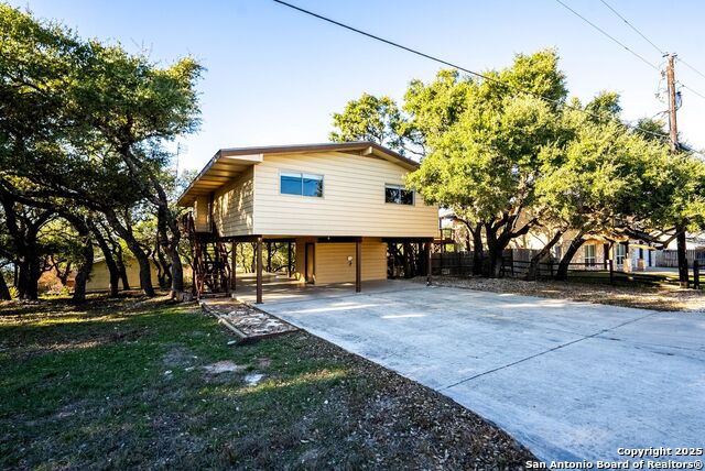 Image 5 of 29 For 423 Carpenter Dr