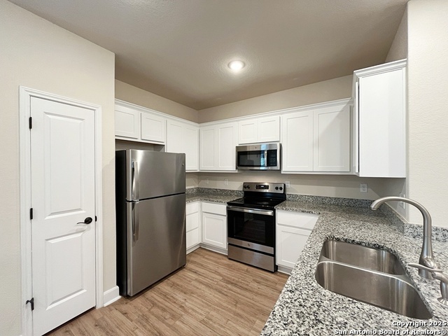 Image 11 of 38 For 13862 Enzo Gate  101