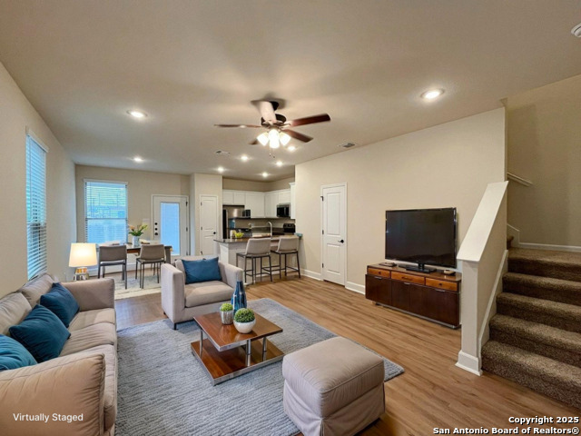 Image 2 of 38 For 13862 Enzo Gate  101