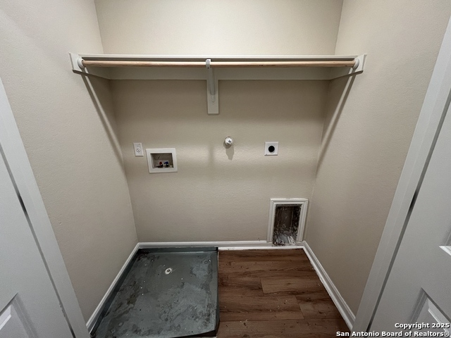 Image 26 of 38 For 13862 Enzo Gate  101