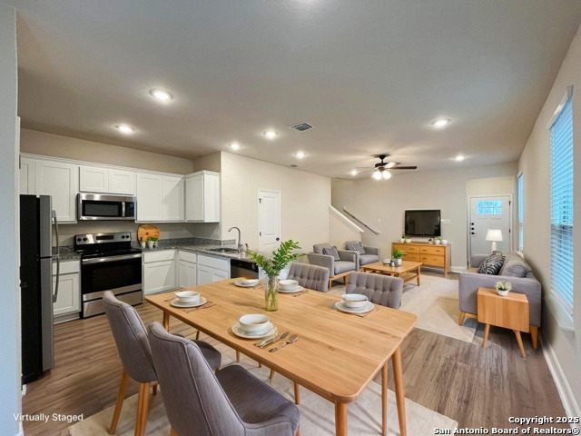 Image 3 of 38 For 13862 Enzo Gate  101