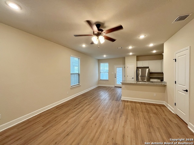 Image 8 of 38 For 13862 Enzo Gate  101