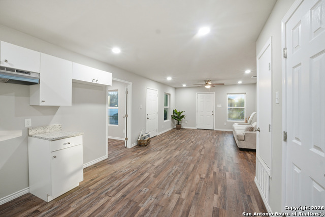 Image 10 of 27 For 215 30th Sw