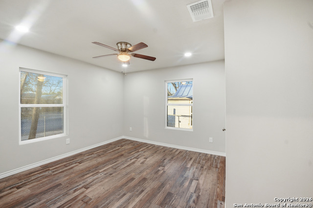 Image 17 of 27 For 215 30th Sw