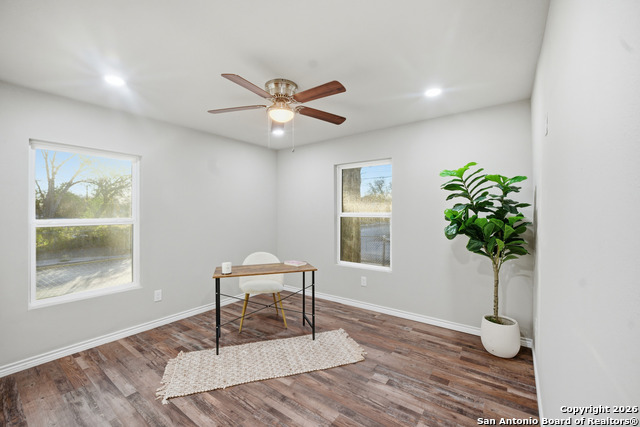 Image 20 of 27 For 215 30th Sw