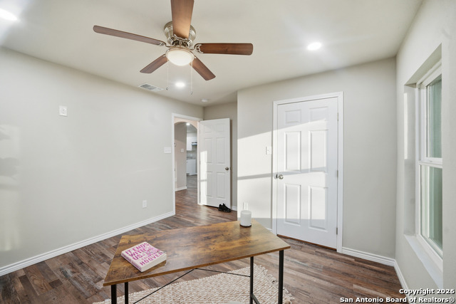 Image 21 of 27 For 215 30th Sw