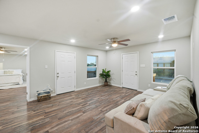 Image 5 of 27 For 215 30th Sw