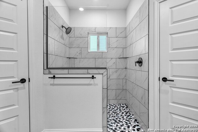 Image 32 of 48 For 348 Fawn  