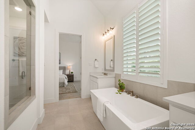 Image 21 of 50 For 220 Corazon  