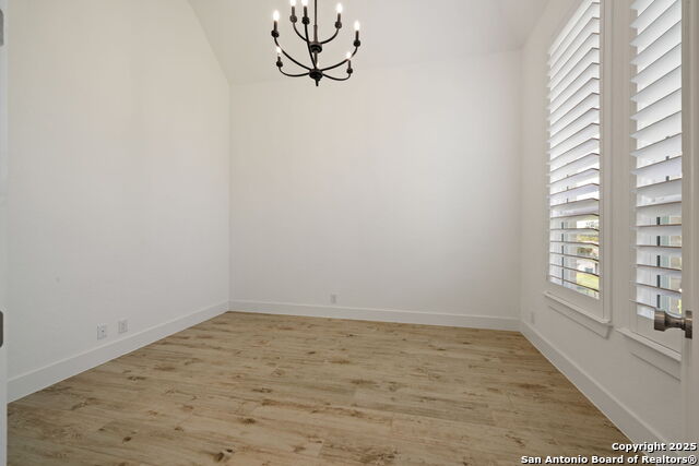 Image 24 of 50 For 220 Corazon  