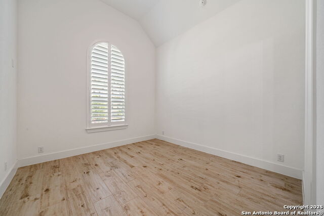 Image 30 of 50 For 220 Corazon  