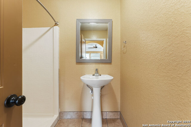 Image 29 of 75 For 2930 Shane Rd