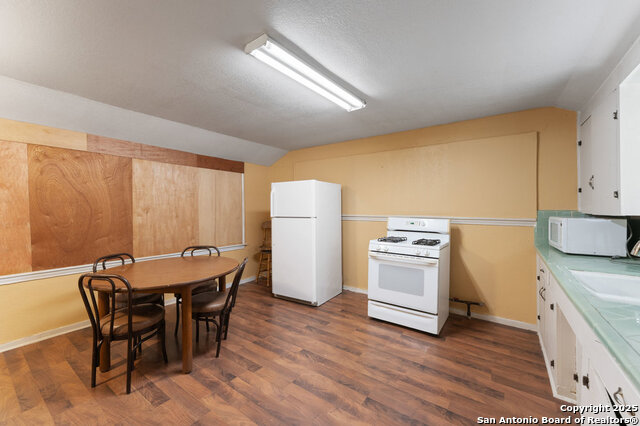 Image 37 of 75 For 2930 Shane Rd