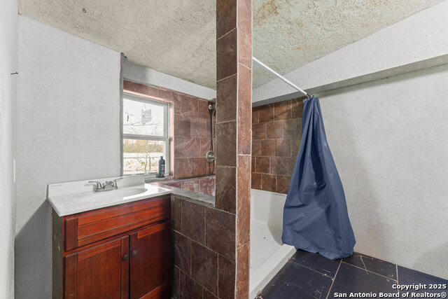 Image 38 of 75 For 2930 Shane Rd