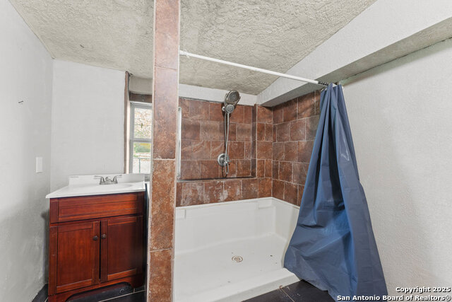 Image 39 of 75 For 2930 Shane Rd