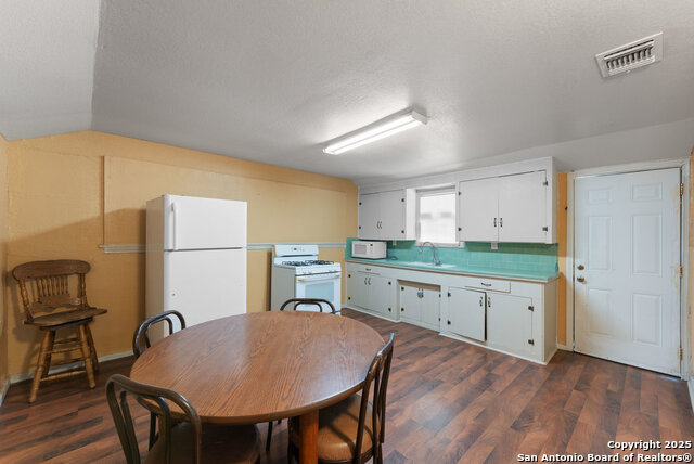 Image 47 of 75 For 2930 Shane Rd