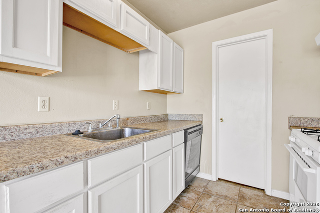 Image 10 of 23 For 6711 Spring Hollow