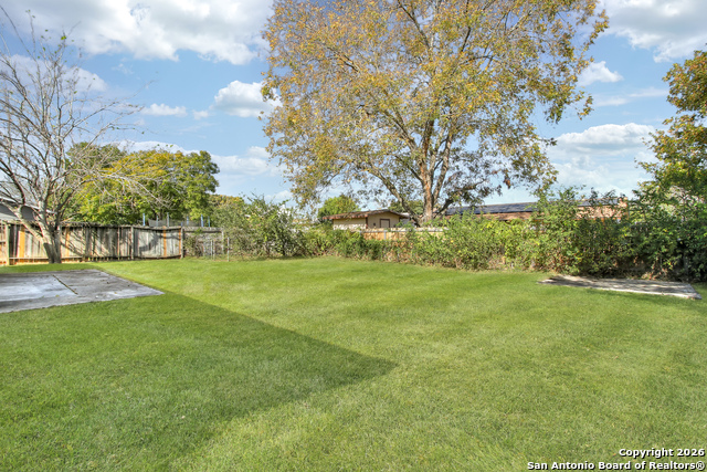 Image 20 of 23 For 6711 Spring Hollow