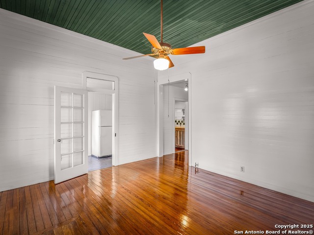 Image 10 of 42 For 533 Bridge St. W