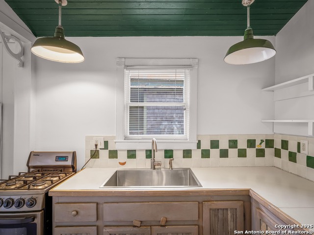 Image 12 of 42 For 533 Bridge St. W