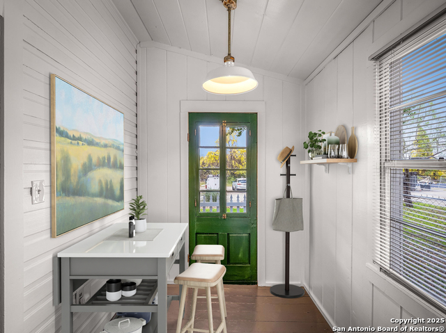 Image 13 of 42 For 533 Bridge St. W