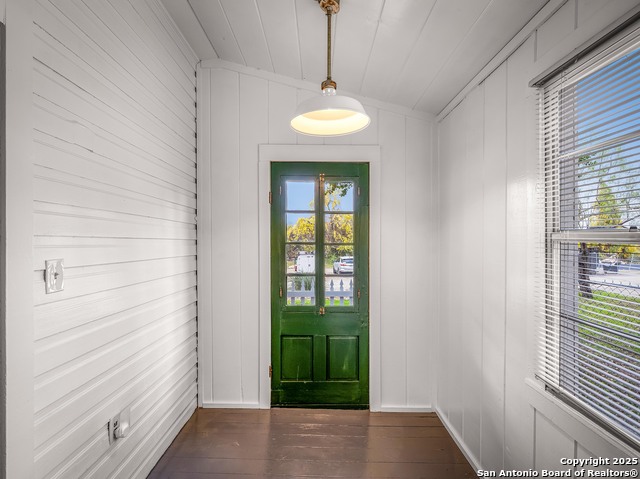 Image 14 of 42 For 533 Bridge St. W