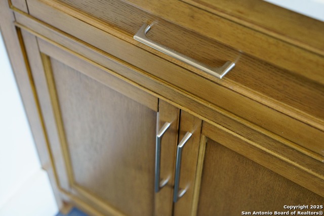 Image 18 of 42 For 533 Bridge St. W