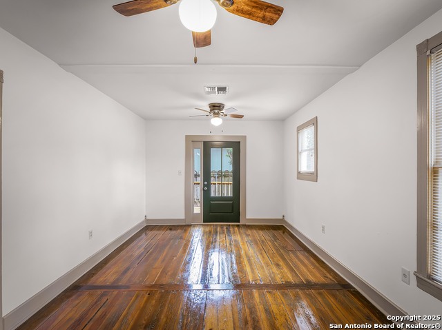 Image 25 of 42 For 533 Bridge St. W