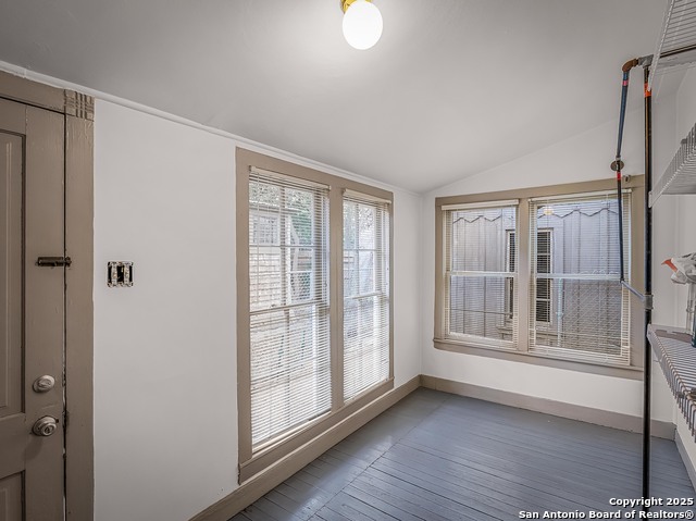 Image 28 of 42 For 533 Bridge St. W