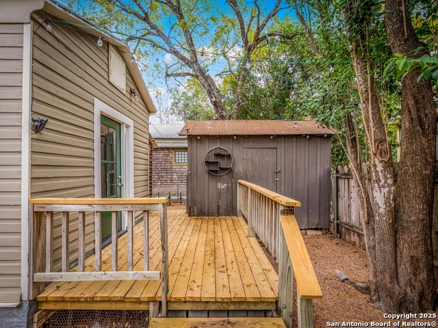 Image 31 of 42 For 533 Bridge St. W