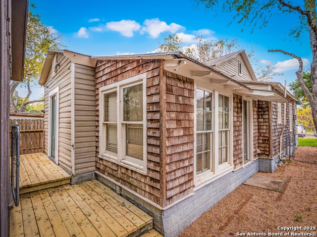 Image 32 of 42 For 533 Bridge St. W