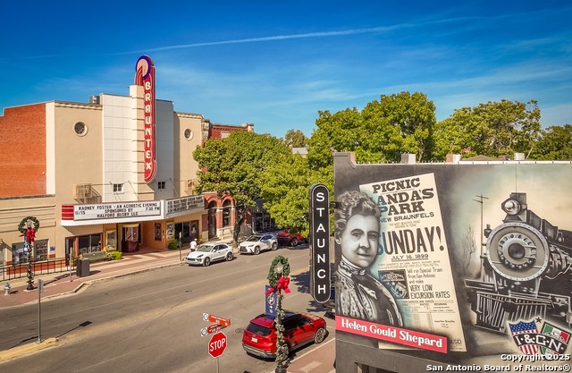 Image 36 of 42 For 533 Bridge St. W