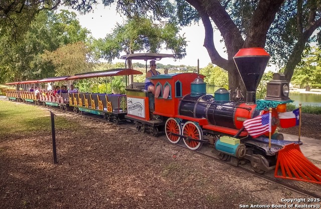 Image 37 of 42 For 533 Bridge St. W