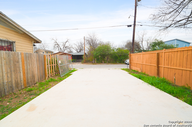 Image 5 of 7 For 1610 Loma Vista