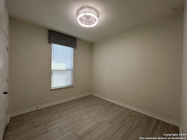 Image 32 of 52 For 11807 Black Rose