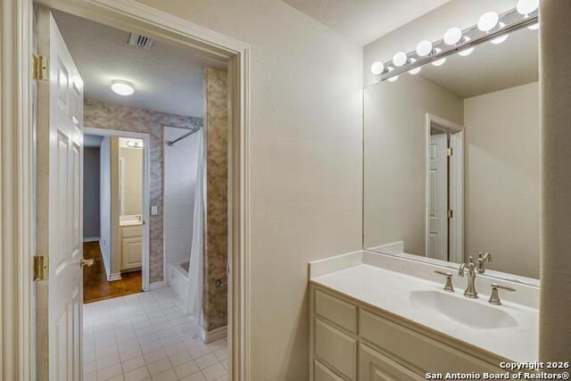 Image 33 of 45 For 18347 Emerald Oaks