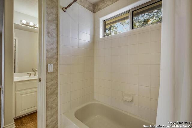 Image 34 of 45 For 18347 Emerald Oaks