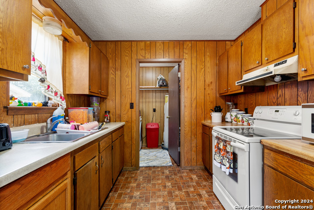 Image 4 of 22 For 215 Redbud Ln