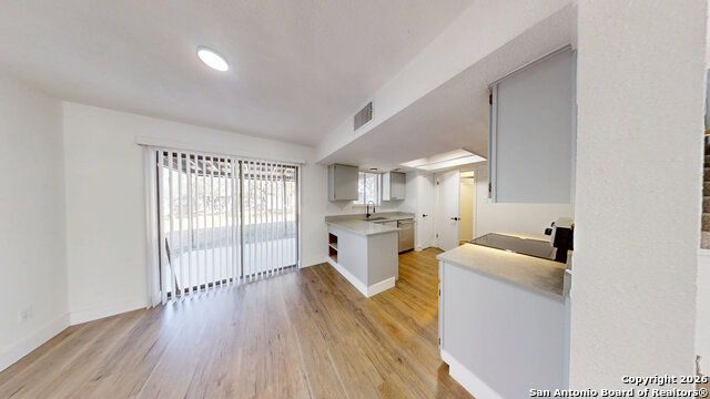 Image 18 of 46 For 2803 Burning Log St