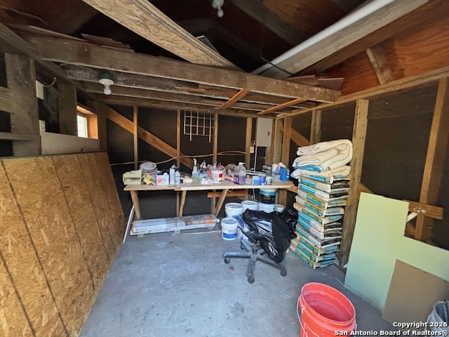 Image 40 of 46 For 2803 Burning Log St